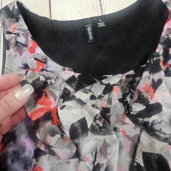 Relativity Multi Color Ruffle Sleeveless Top Size Small - Picture 4 of 15